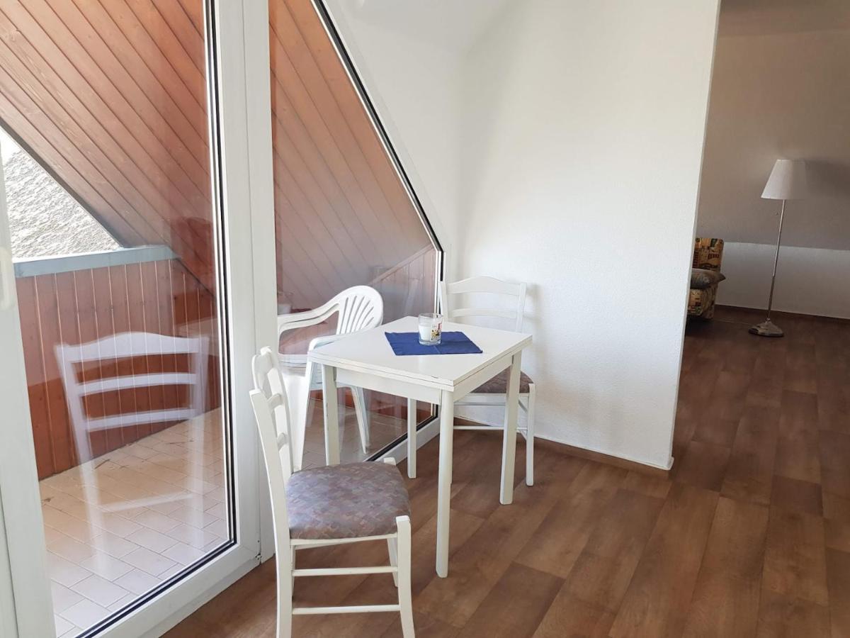Fewo 18 Im Strandhaus Lobbe Mit Balkon Exterior photo