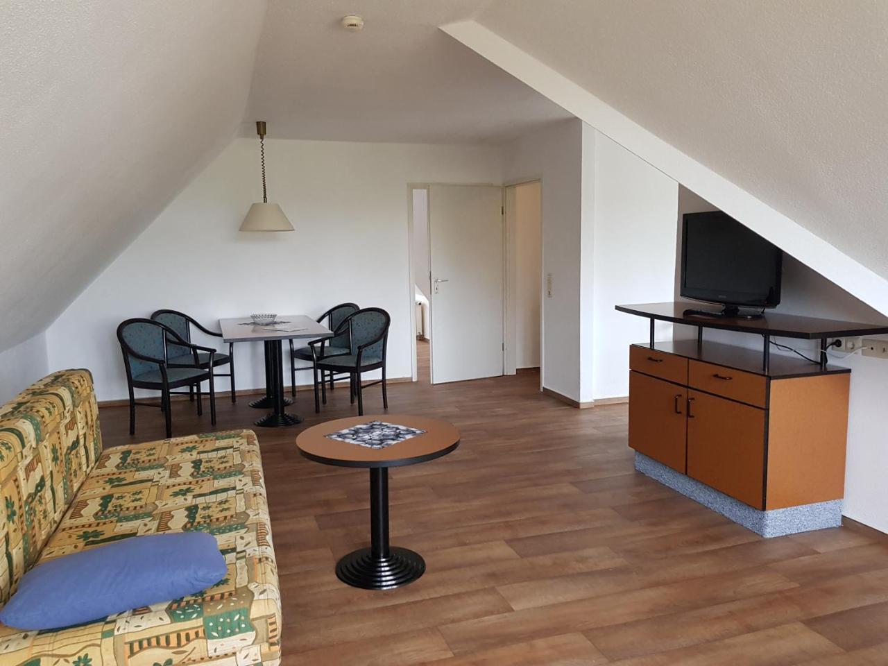 Fewo 18 Im Strandhaus Lobbe Mit Balkon Room photo