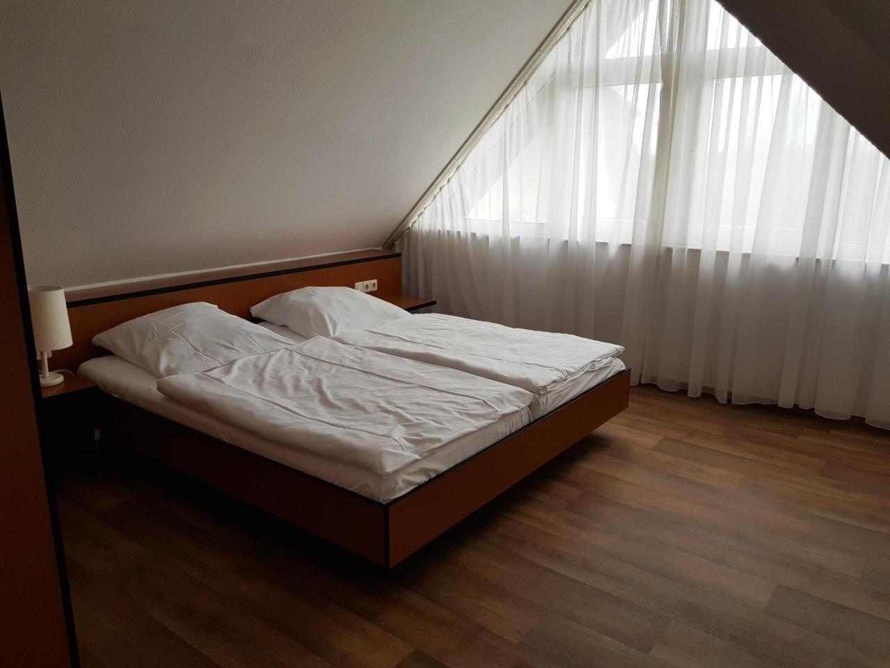 Fewo 18 Im Strandhaus Lobbe Mit Balkon Room photo