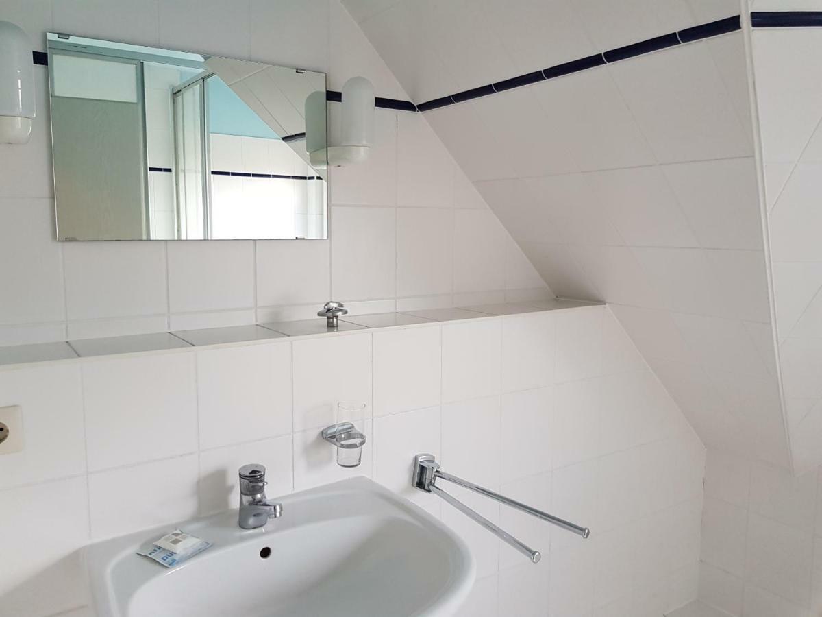 Fewo 18 Im Strandhaus Lobbe Mit Balkon Room photo
